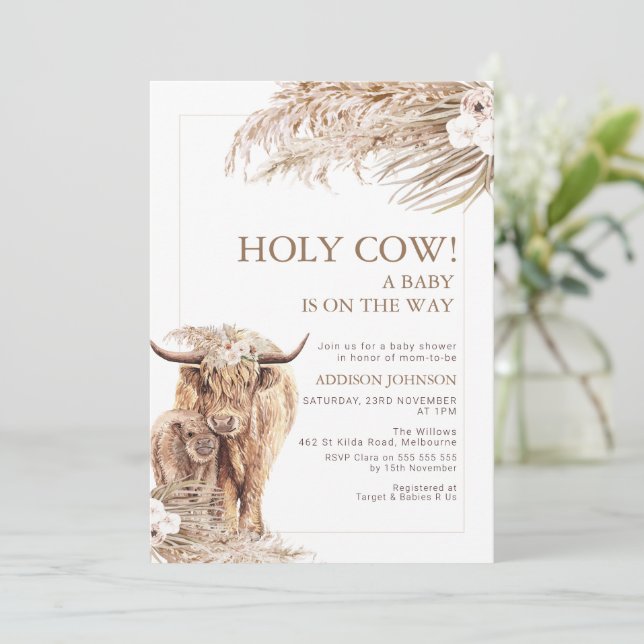Invitación Pampas Floral Highland Cow Calf Baby Shower (Anverso de pie)