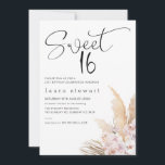 Invitación Pampas Grass Boho Floral Sweet 16th Birthday<br><div class="desc">Pampas Grass Boho Floral Sweet 16th Birthday Invitation Simple y moderna invitación dulce de 16 años con un encabezado moderno de caligrafía negra y un arreglo floral boho con pampas hierba, huertos y rosas. Esta invitación moderna de 16 años para alguien que busca un diseño de invitación inspirado en bohemia....</div>