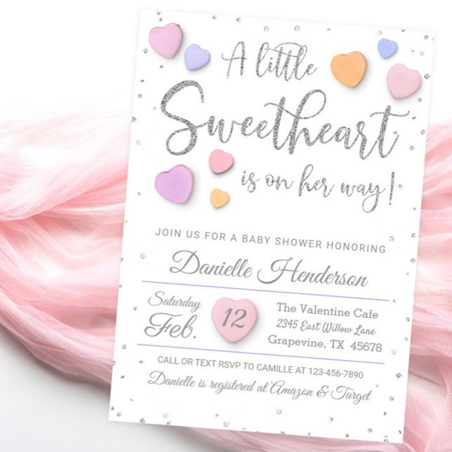 Invitación para baby shower de niña con corazón de (Girl Valentine baby shower invitation with cute fancy hearts. )
