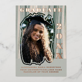 Invitación para graduados de una foto sabio beige 