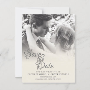 Invitación Pareja de recién casados besándose en monocromo