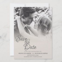 Invitación Pareja de recién casados besándose en monocromo