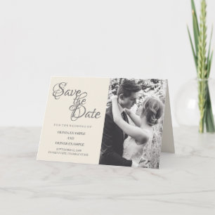 Invitación Pareja de recién casados besándose en monocromo
