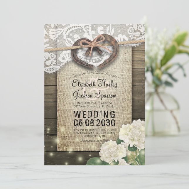 Invitación Pareja Horseshoe Corazón Lace Wood Hydrangea Boda (Anverso de pie)