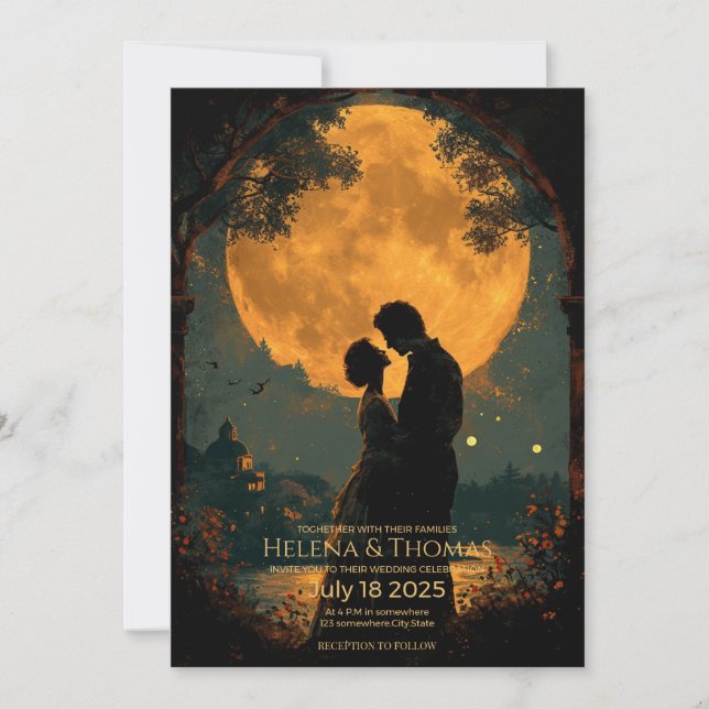 Invitación Pareja romántica a la luz de la luna dorada.