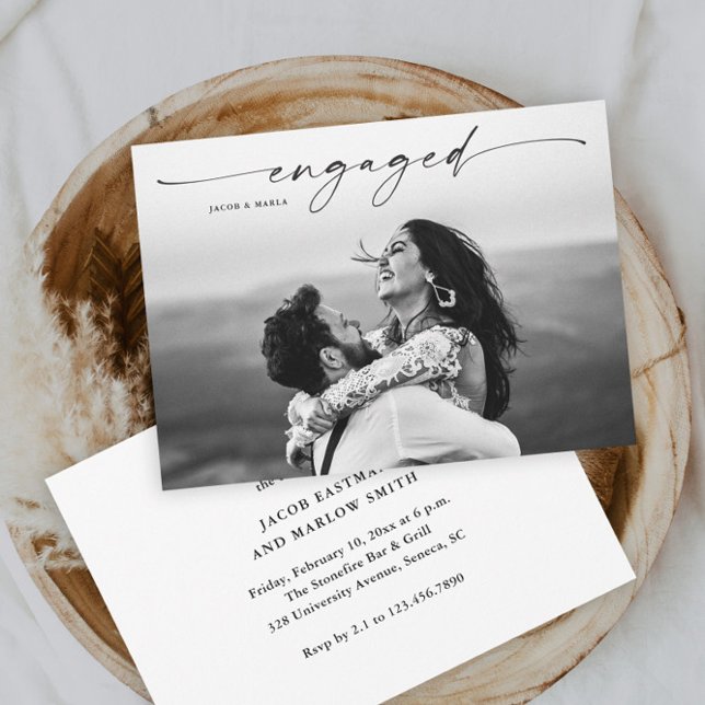 Invitación Partido de compromiso de Bodas de fotografía con g (Modern script simple photo engagement party or shower invitation.)