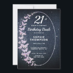 Invitación Partido de cumpleaños de la mariposa rosa de denim<br><div class="desc">Una plantilla de invitación para una fiesta de cumpleaños sencilla, moderna, elegante y de moda con un fondo de denim, un marco de mariposas brillantemente rosa, iridiscente, diamantes de imitación (¡esto es un efecto digital, no son verdaderos diamantes de imitación!) y escritura moderna de caligrafía, y tipografía en blanco. Diseño...</div>