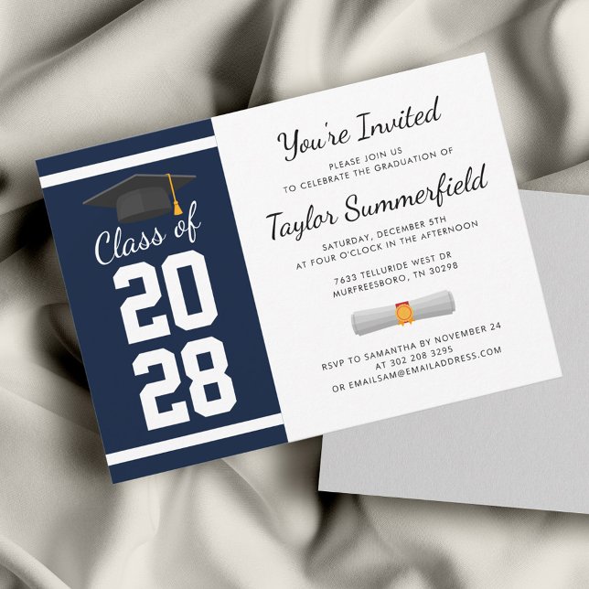 Invitación Partido de Graduación 2025 Navy Blue White Graduat (Graduation 2024 Navy Blue Typography Script Party Invitation)