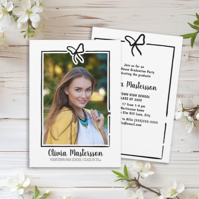 Invitación Partido de Graduación Abierto de la Casa con Marco (Cute line art bow graduation open house/graduation party photo invitation)