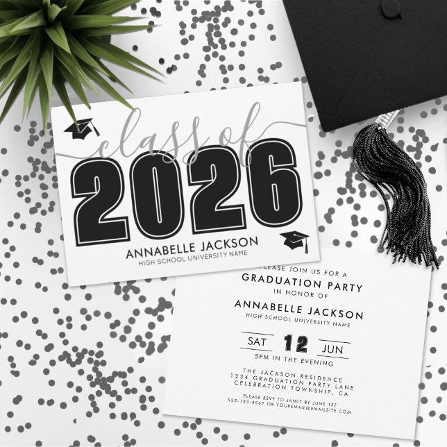 Invitación Partido de Graduación Blanco Negro con Guión Simpl (Simple Script Black White Graduation Party Invitation)