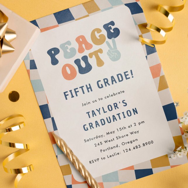 Invitación Partido de Graduación Groovy de quinto grado de Pe (peace out fifth grade graduation party invite)