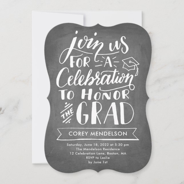 Invitación Partido de Graduación Hand Lettered Modern Chalkbo (Anverso)