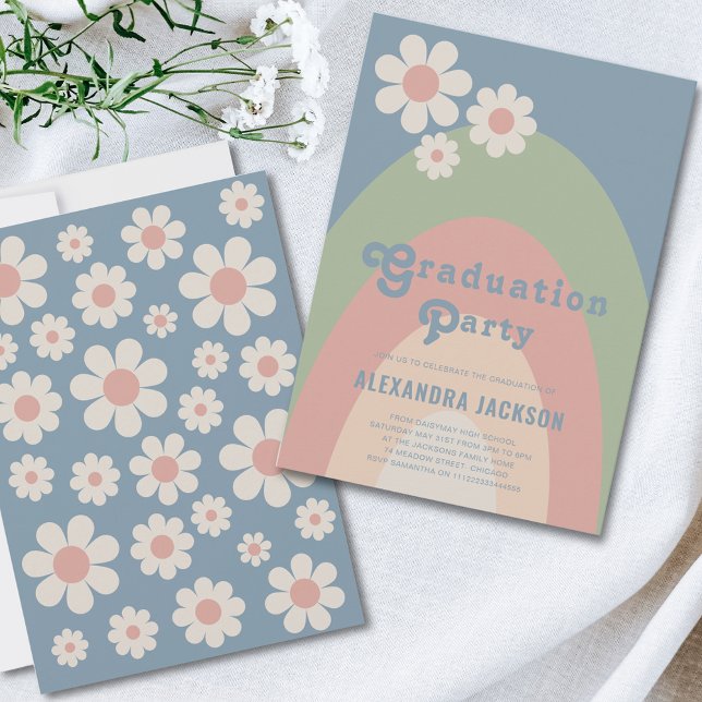 Invitación Partido de Graduación Retro Pastel (Retro vintage daisy arch graduation party invitation in pastel colors blue green peach pink)