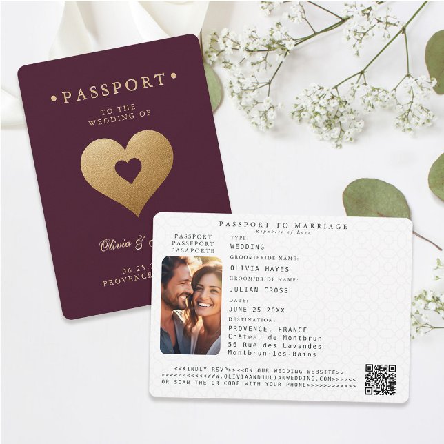 Invitación Passport Red Faux Gold Hearts de destino Boda (passport wedding invitation card destination getaway burgundy red faux gold hearts modern classy)