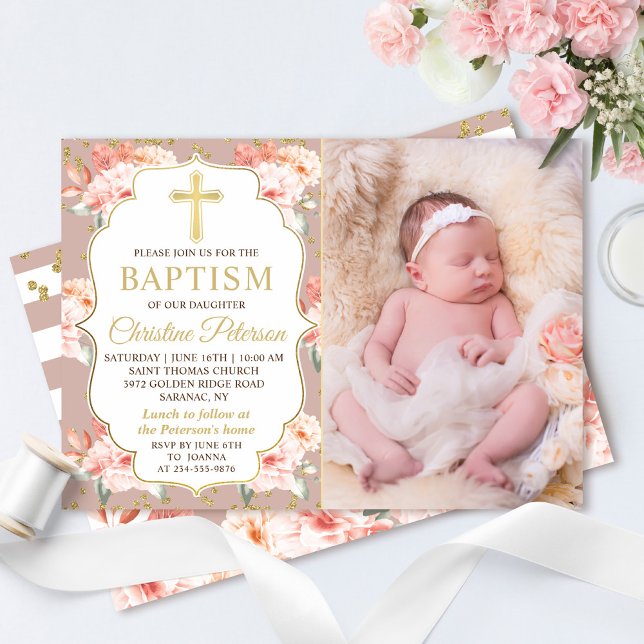 Invitación Pastel Coral Floral Gold Cross Chica Baptism Photo (Subido por el creador)