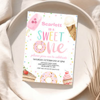 Pastel de helado colorido dulce de un primer cumpl