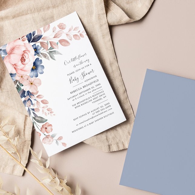 Invitación Pastel rosa Indigo Azul Floral Bloom Baby Shower (Pink Floral Script Watercolor Baby Shower Invitation)