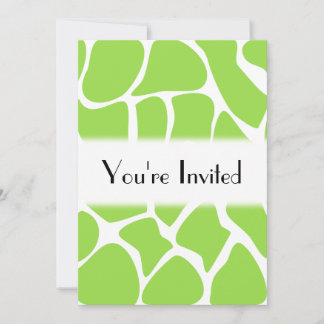Invitación Patrón de impresión de jirafas en verde limón.