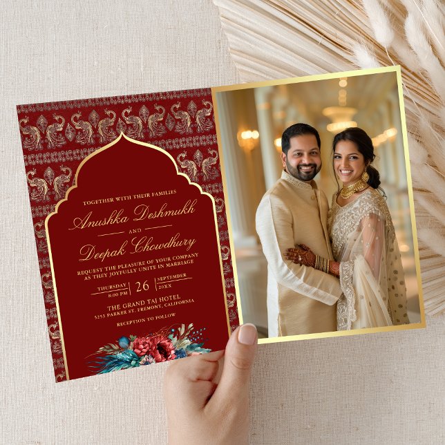 Invitación Patrón de pavo real dorado rojo Boda indio floral (Subido por el creador)