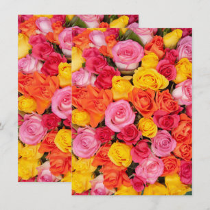 Invitación Patrón de rosas coloridas brillantes fondo floral