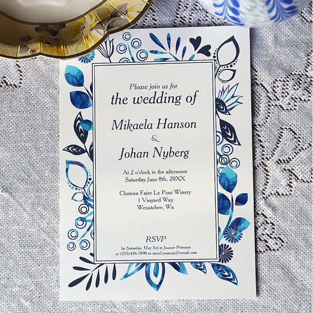 Invitación Patrón floral azul-gris de invierno escandinavo (Crystal Blue and Blue Gray Floral Decorative Frame Wedding Invitation)