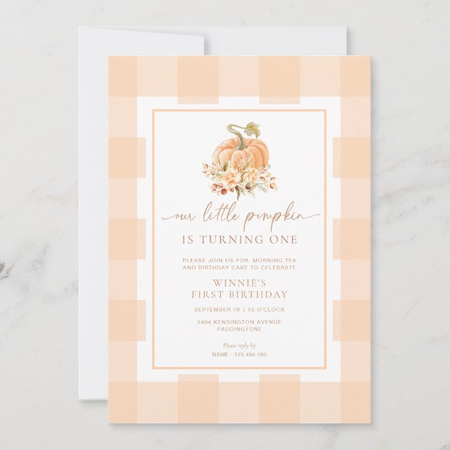Invitación Peach Gingham Un Pequeño Calabaza Primer Cumpleaño (Anverso)