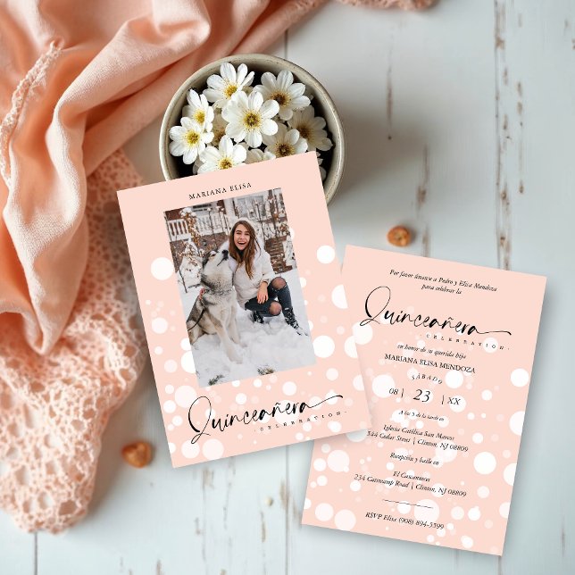 Invitación Peach Polka Dot Custom Photo Quinceañera (Peach Polka Dot Custom Photo Quinceañera Invitation.)