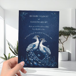 Invitación Peacocks blancos contemporáneos sobre Boda azul de