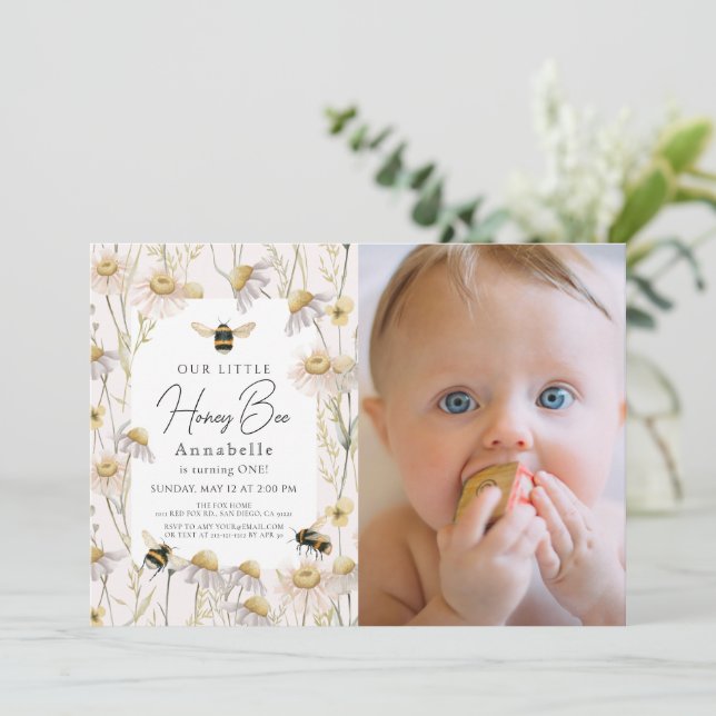 Invitación Pequeña Abeja Chamomile Rosa Primer cumpleaños Fot (Anverso de pie)