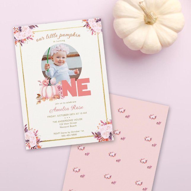 Invitación Pequeña Calabaza Oro Rosado Cae Primer Cumpleaños (our little pumpkin is turning one girl birthday party photo invitation elegant floral gold frame )