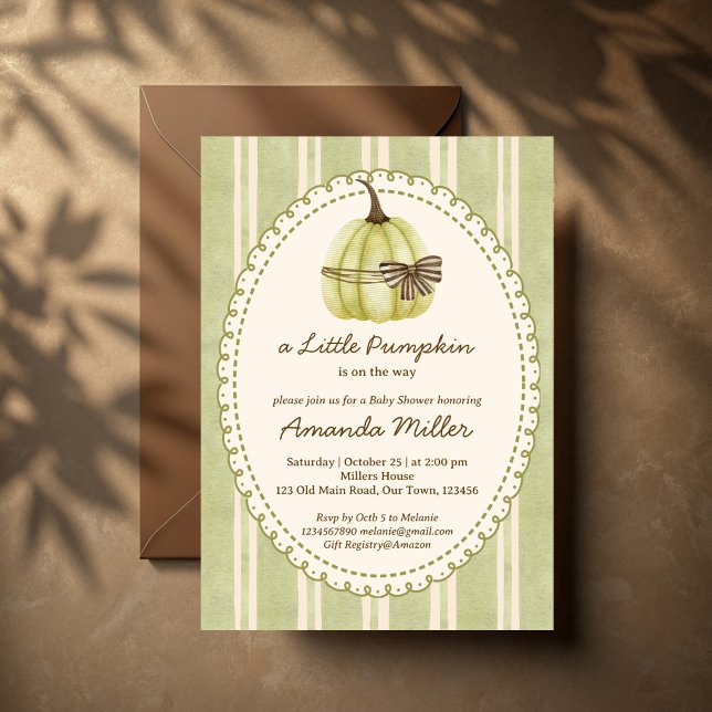 Invitación Pequeña calabaza rayas retro bebé ducha (Little pumpkin sage green retro stripes gender neutral fall baby shower invitation cards template)