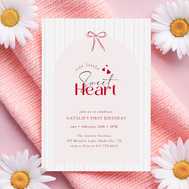 Invitación Pequeña Corazón Dulce Lazo Rojo Primer Cumpleaños (Subido por el creador)