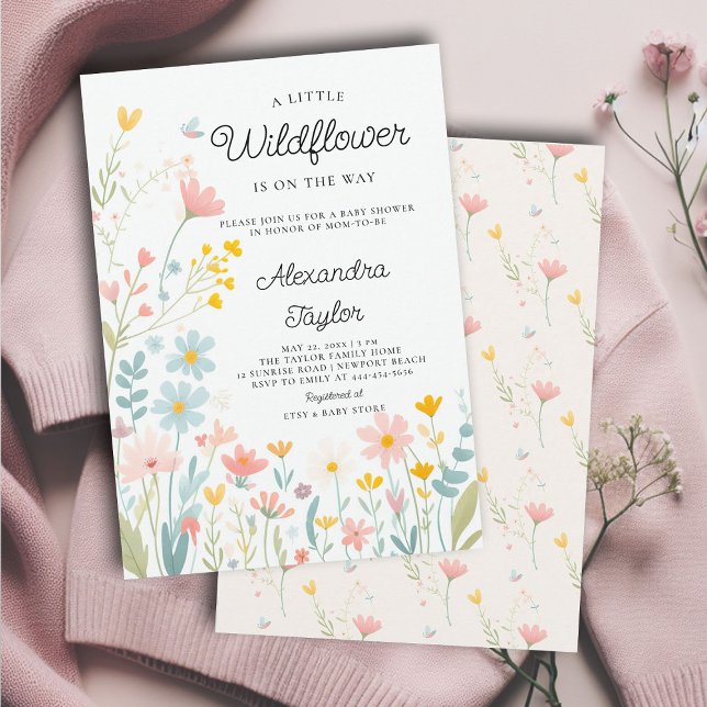 Invitación Pequeña flor silvestre, pequeña y excitante ducha  (little wildflower on way baby girl shower invitation cottage garden whimsical yellow peach pastel)