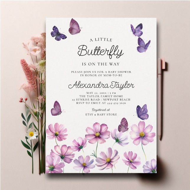 Invitación Pequeña mariposa Flor silvestre Rosa Niña Ducha (little butterfly baby girl shower invitation cottage garden watercolor purple wildflowers cute sweet)