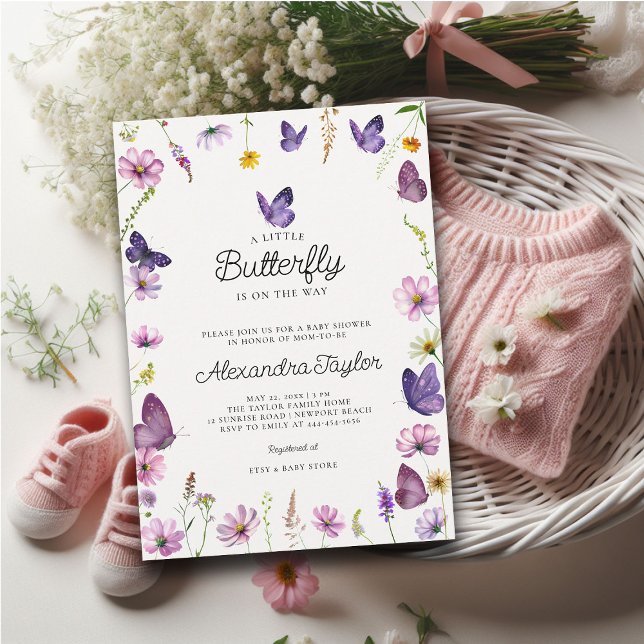 Invitación Pequeña mariposa Moda púrpura salvaje niña ducha (little butterfly baby girl shower invitation cottage garden watercolor purple wildflowers frame)