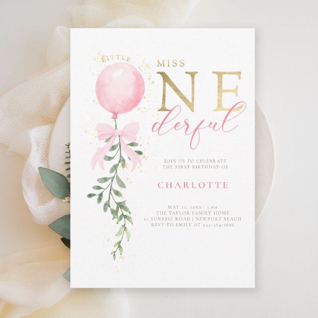 Invitación Pequeña Miss Bow Rosado Globo Primer Fiesta de cum (little miss onederful girls 1st birthday invite pink balloon bow greenery watercolor elegant gold)