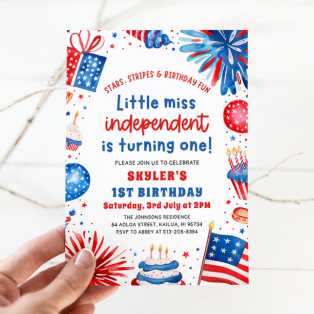 Invitación Pequeña Miss Independiente 4 de Julio (Watercolor Fireworks Patriotic Little Miss Independent 4th of July Girl 1st Birthday Invitation)