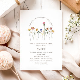 Invitación Pequeña y colorida flor silvestre que cumple un cu