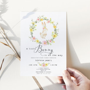 Invitación Pequeño Bungalows con flores de bebé