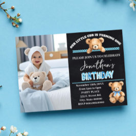 Invitación Pequeño cachorro que vuelve un oso de peluche azul