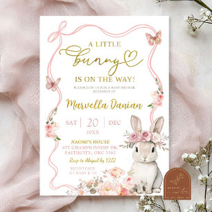 Invitación Pequeño conejito Baby Shower con flores de vaca ro