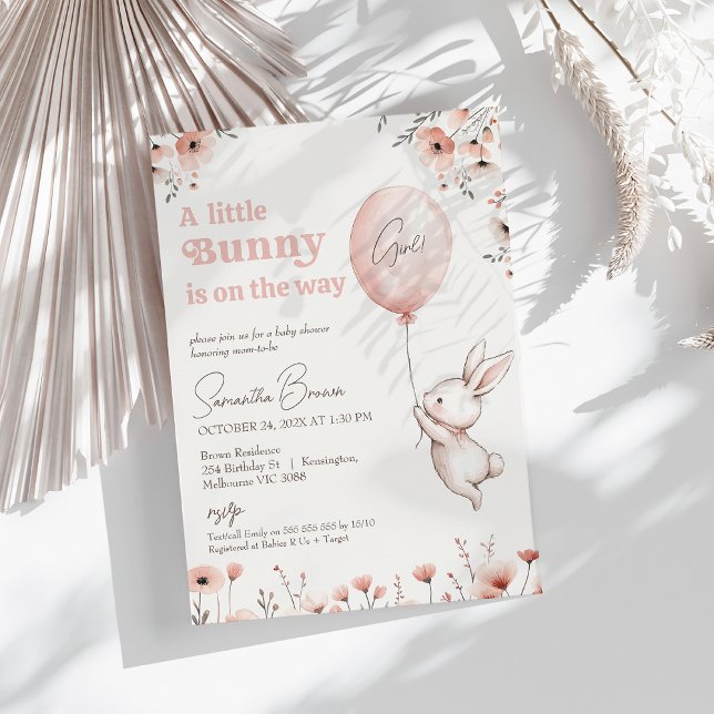 Invitación Pequeño conejito Baby Shower con globo de flores s (Girls Little Bunny Baby Shower Invitation Dusty Pink Wild Flowers Bunny Balloon,  Rabbit Baby Shower)