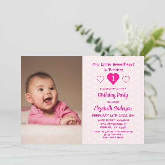 Invitación Pequeño corazón primer cumpleaños (Anverso de pie)