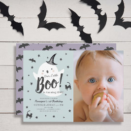 Invitación Pequeño fantasma de Halloween azul primer cumpleañ