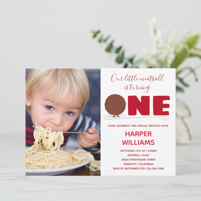 Invitación Pequeño Fútbol De Carne Girando Una Foto Primer Cu (Anverso de pie)