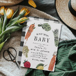 Invitación Pequeños agricultores locales comercializan Baby S<br><div class="desc">Esta tierna invitación a la ducha de bebé de un granjero "de cosecha local", neutral en género, presenta un fondo blanco con verduras y frutas en acuarela. En el reverso se ve un fondo blanco con patrones de comprobación de búfalo/gingham negros. Personalice sus necesidades. Puedes encontrar productos coincidentes en mi...</div>