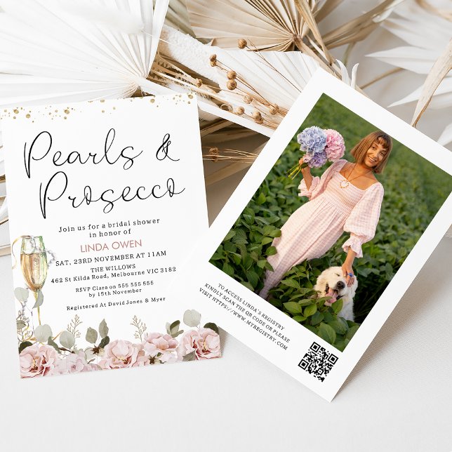 Invitación Perlas Florales de Rubor Prosecco Código QR Ducha  (Boho blush floral pearls and prosecco bridal shower invitation with glass, pearls and QR code. )