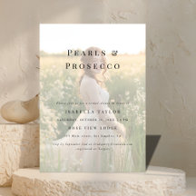 Perlas y Prosecco | Foto simple de ducha de novia