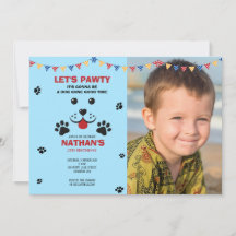 Perro de cachorro que deja a un niño de cumpleaños