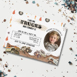 Invitación Personalizable Funny Photo Monster Truck Cumpleaño<br><div class="desc">¡Esta divertida invitación personalizada de fiesta de cumpleaños de fotógrafos monstruosos es perfecta para cualquier bajista! Consulte toda la colección para encontrar suministros de fiesta coincidentes. El tema de la colección incluye camiones grandes, neumáticos, llamas, damas y más, hechos en un estilo de arte de color azul neutro combinado con...</div>